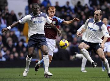 JLoyd-Samuel JLoyd Samuel in action for Bolton.