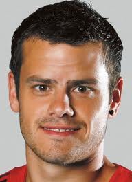 Mixed reports about Barnetta joining Newcastle United.
